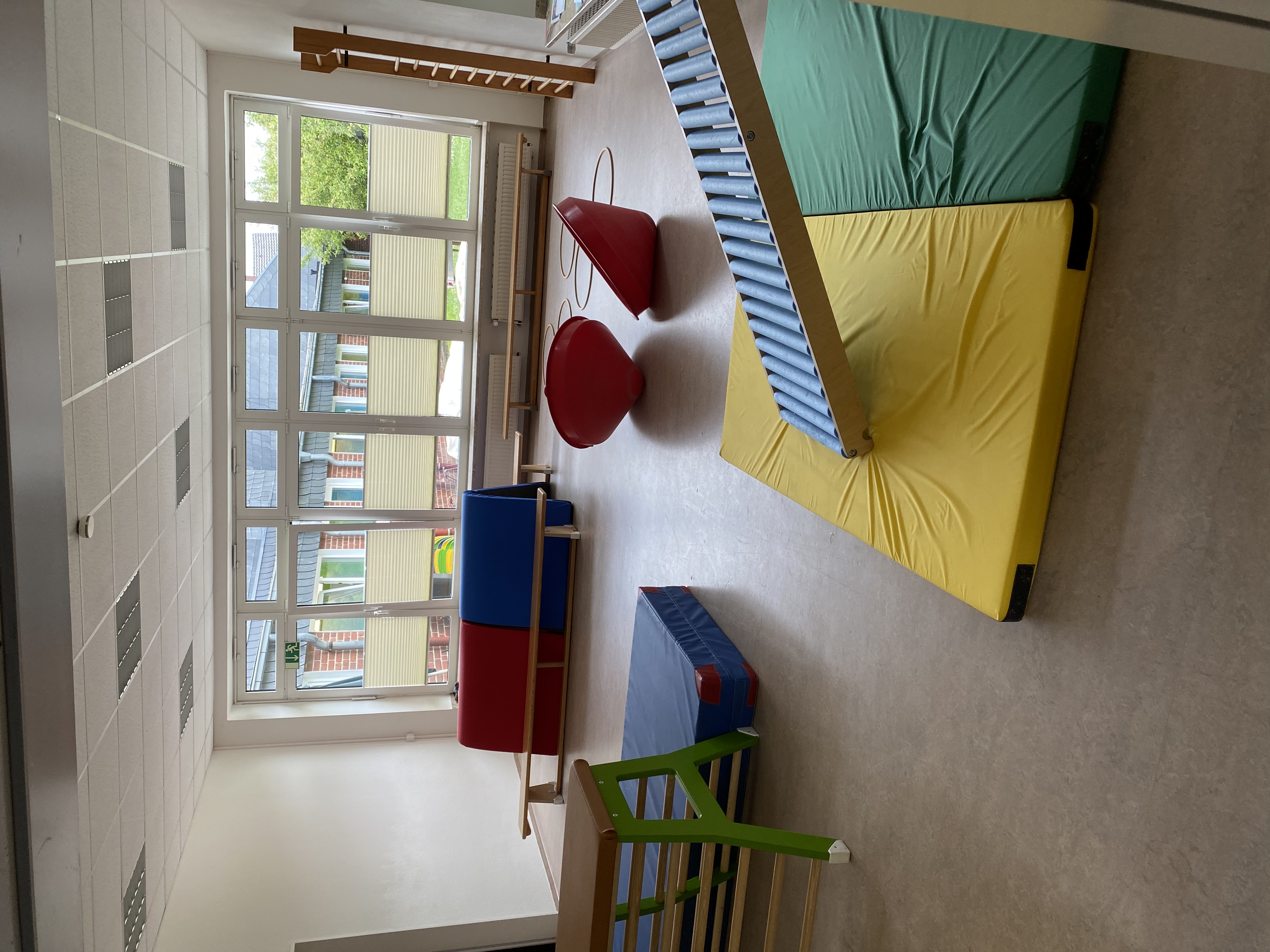 In unserer Turnhalle finden täglich Bewegungsangebote teil.