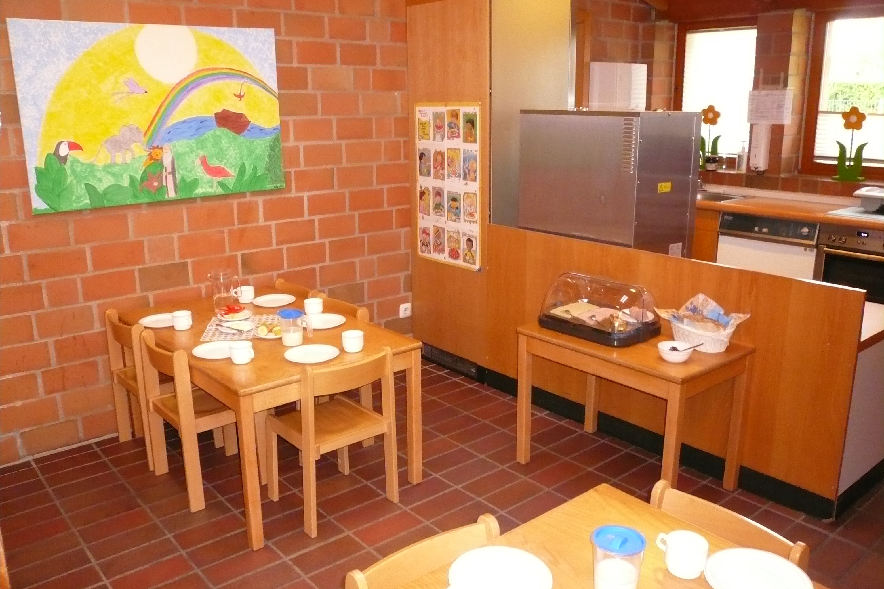 gruppenübergreifendes Frühstück in der Küche